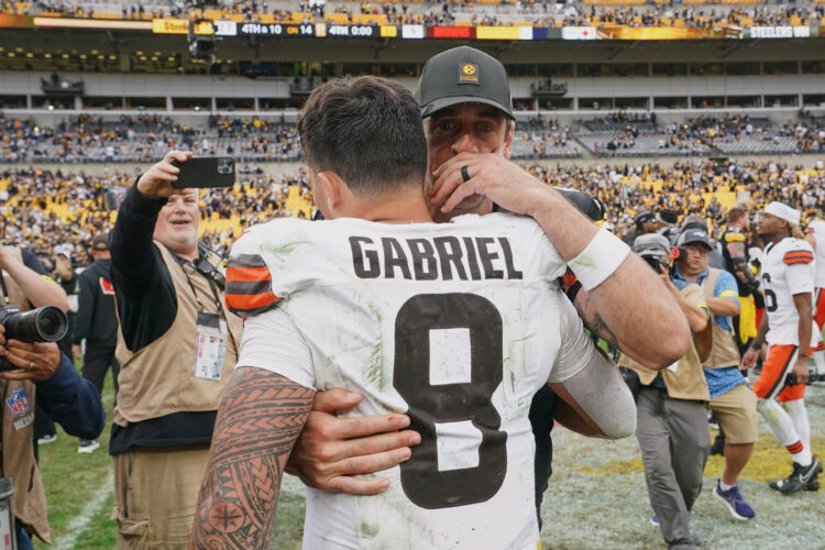 Browns rookie quarterback unable to help team beat Steelers